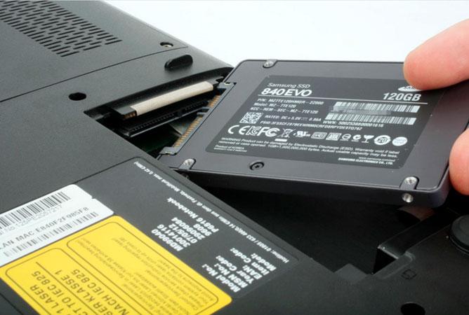 Incienso Polvoriento Sustancialmente Cómo montar un SSD en un portátil paso a paso