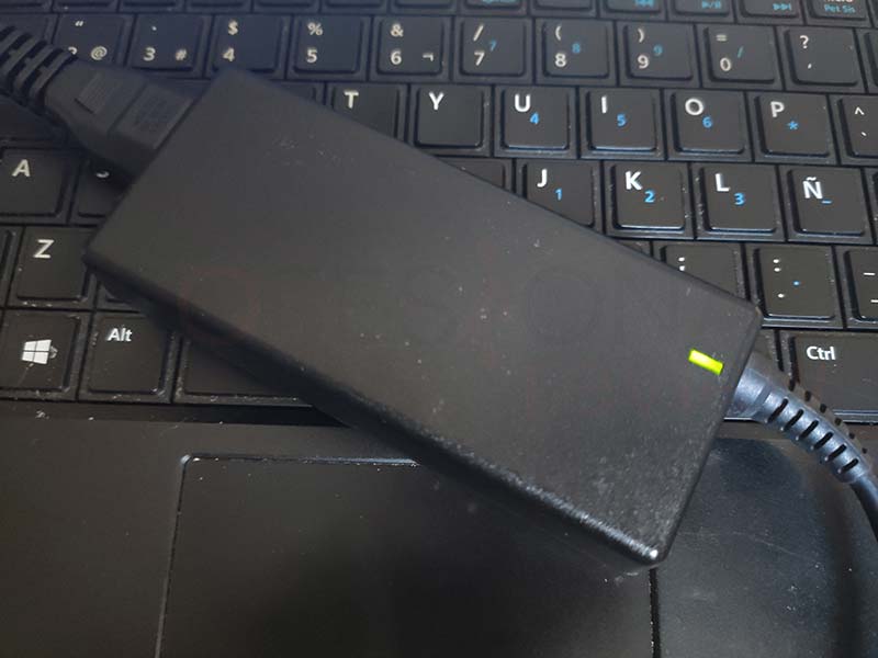 La batería externa PLUG puede cargar una computadora portátil 3 veces y un  smartphone hasta 28 veces - Qore